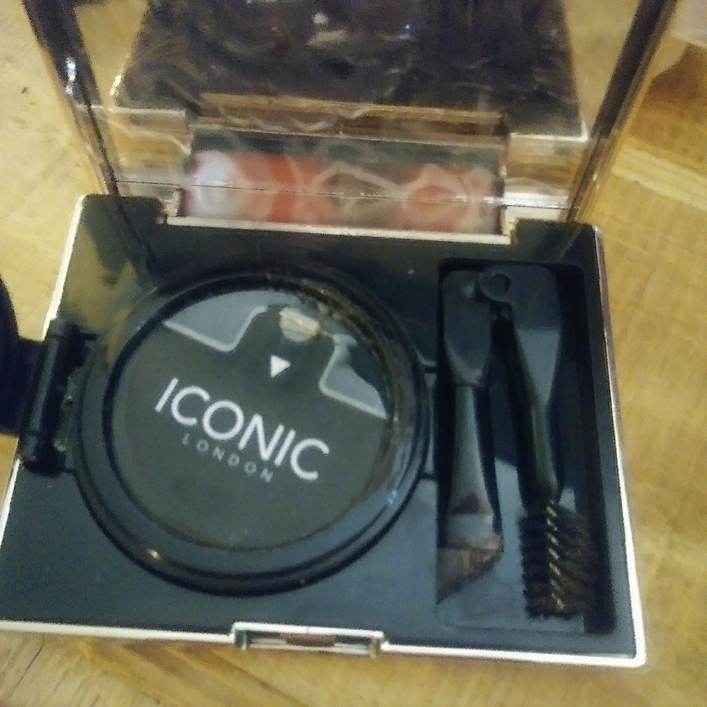ICONIC eyebrow cushion